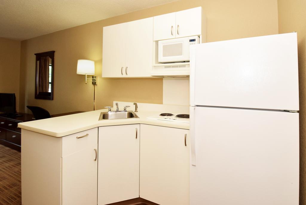 Suburban Studios Minneapolis Блумінгтон Екстер'єр фото